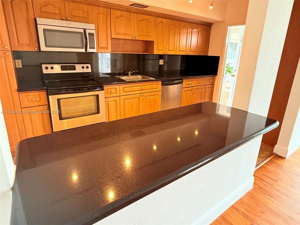1316 NE 105th St 203, Miami Shores, 佛罗里达州 33138, 美国