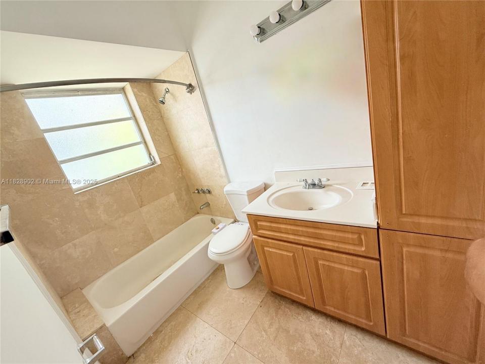 1316 NE 105th St 203, Miami Shores, 佛罗里达州 33138, 美国