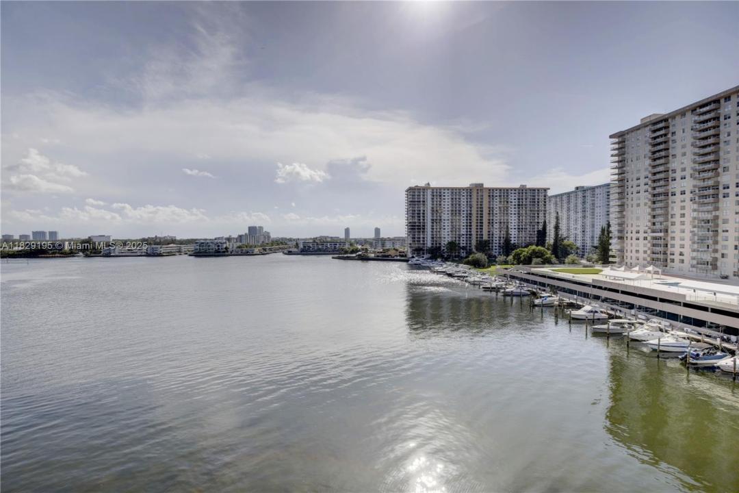 17150 N Bay Rd 2707, Sunny Isles Beach, Florida 33160, Stati Uniti