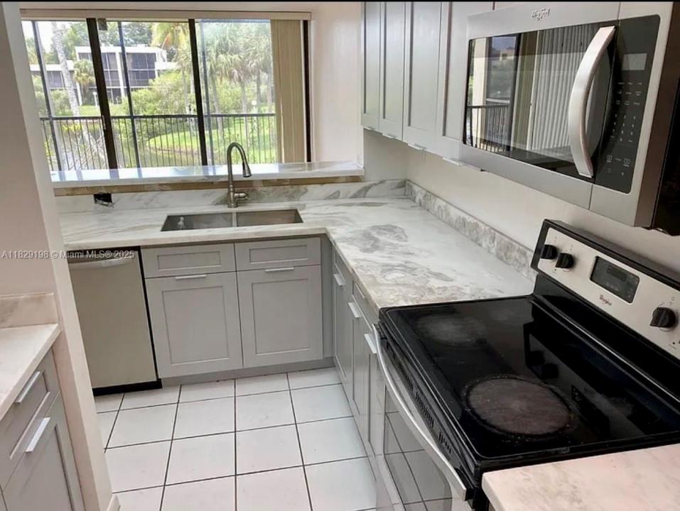 2941 SW 87th Ave 406, Davie, Florida 33328