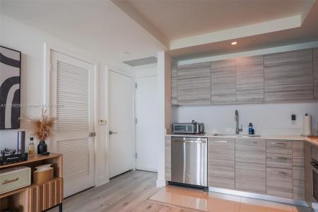121 NE 34th St 2711, Miami, Florida 33137, USA