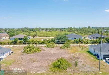 2405 Ansel Ave, Lehigh Acres, Floryda 33973, USA
