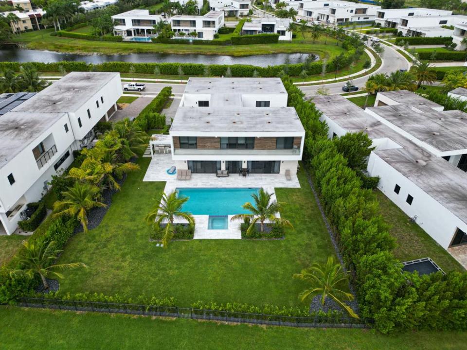 16529 Botaniko Dr N, Botaniko, Weston, Florida 33326