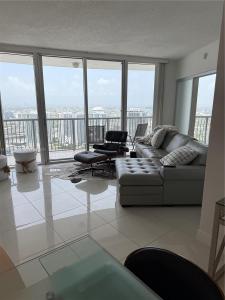 1750 N Bayshore Dr 5114, Miami, Florida 33132, USA