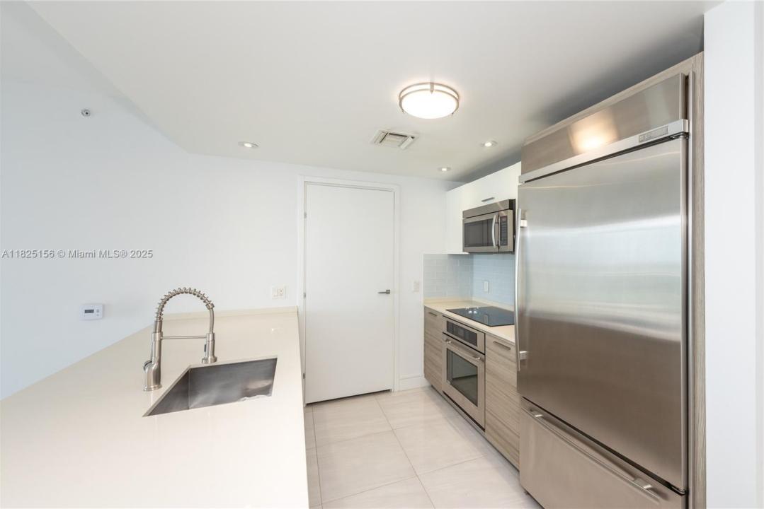 1300 Brickell Bay Dr 3003, Miami, Florida 33131, USA