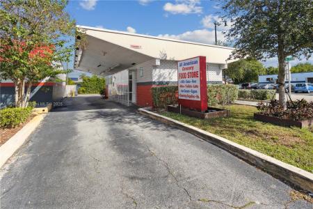 1631 E Sample Rd, Pompano Beach, Florida 33064, USA