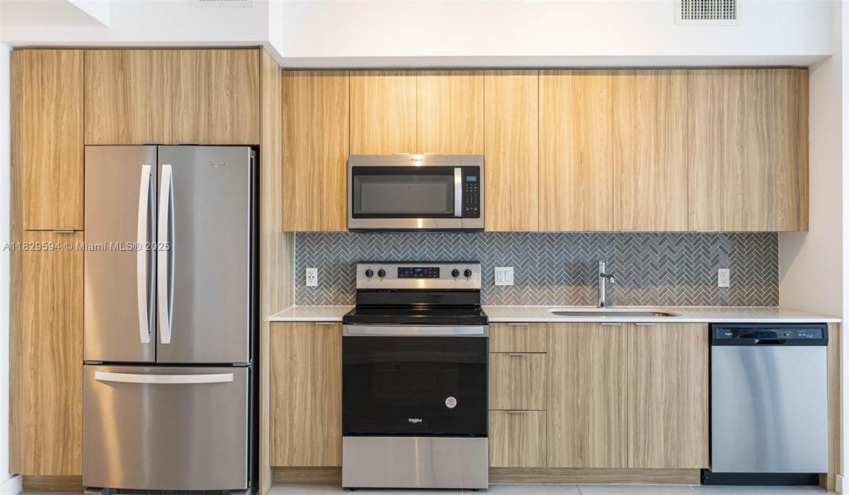 2150 N Bayshore Dr 2407, Miami, 佛罗里达州 33137, 美国
