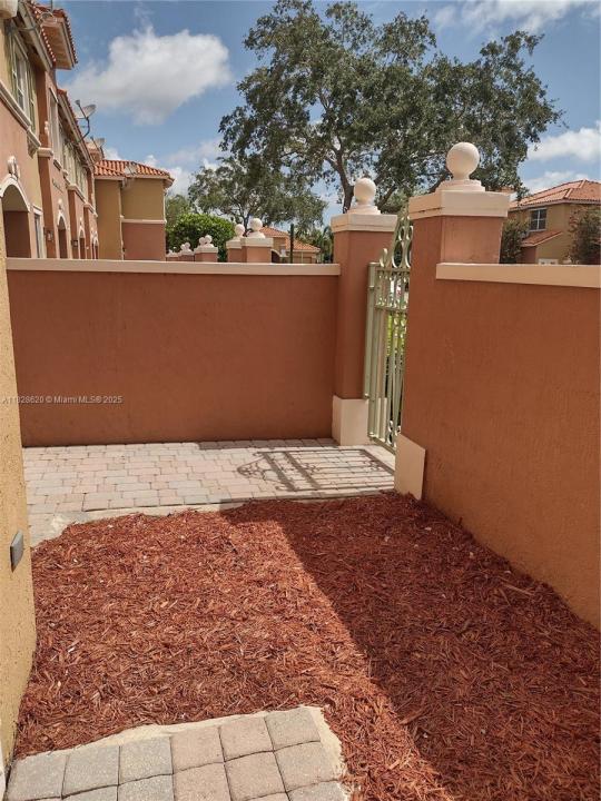 654 SW 106th Ave 1502, Pembroke Pines, Floride 33025, États-Unis