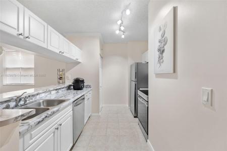 17145 N Bay Rd 4212, Sunny Isles Beach, Florida 33160, USA