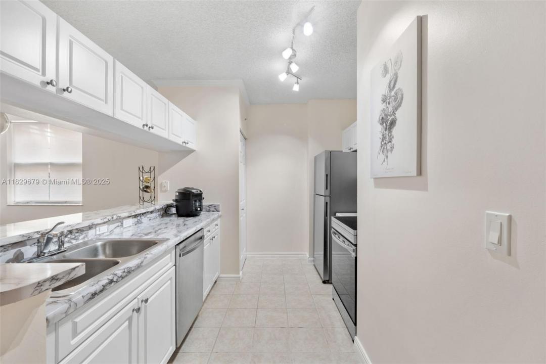 17145 N Bay Rd 4212, Sunny Isles Beach, Florida 33160, Amerika Birleşik Devletleri