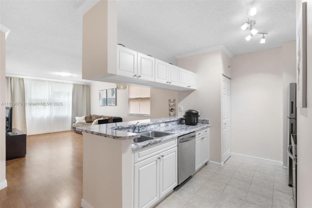 17145 N Bay Rd 4212, Sunny Isles Beach, Florida 33160, Amerika Birleşik Devletleri