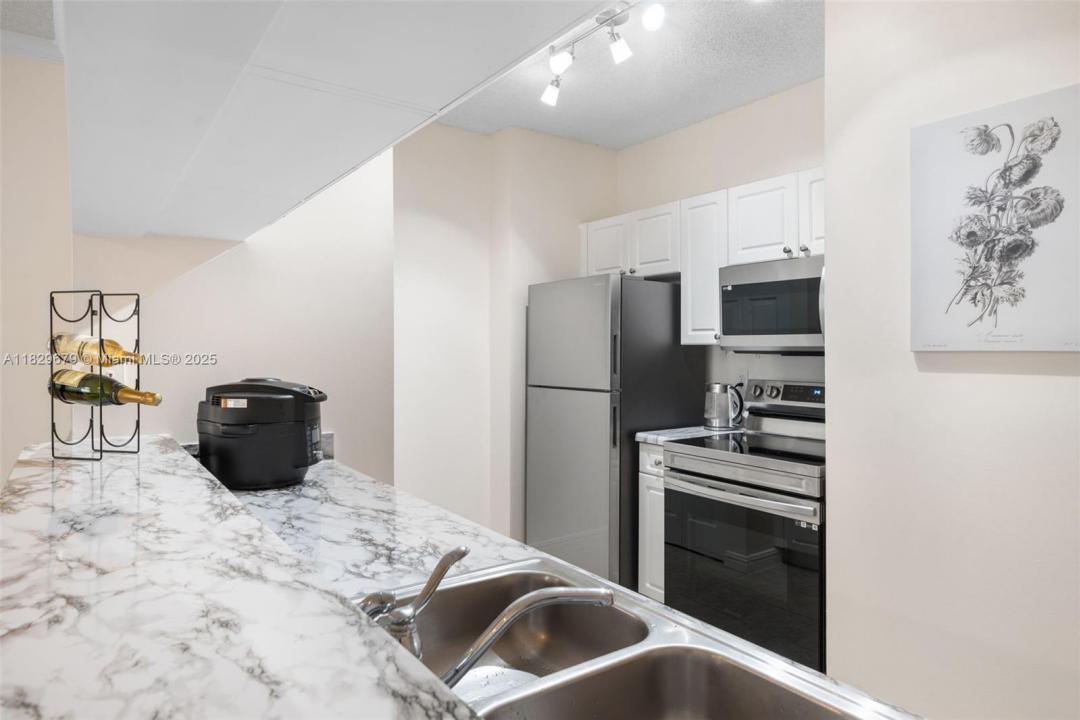 17145 N Bay Rd 4212, Sunny Isles Beach, Florida 33160, Amerika Birleşik Devletleri