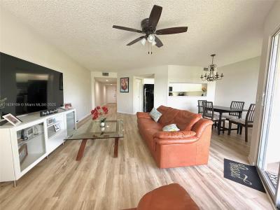 1400 SW 137th Ave 411F, Pembroke Pines, Florida 33027, USA