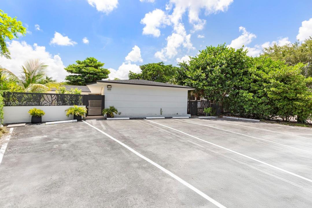 7800 NE 10th Ct 1, Miami, フロリダ 33138, アメリカ合衆国