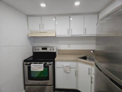 4550 NW 9th St 709E, Miami, Florida 33126, USA