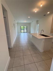 8001 NW 41st St F-201, Doral, Florida 33166, USA