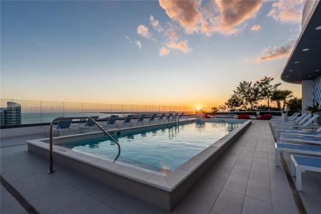 45 SW 9th St 1706, Miami, Florida 33130, USA