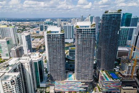 45 SW 9th St 1706, Miami, Florida 33130, USA