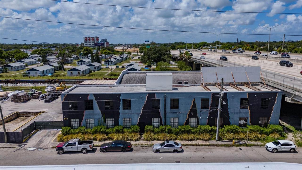551 NW 72nd St 6A, Miami, פלורידה 33150, ארצות הברית של אמריקה