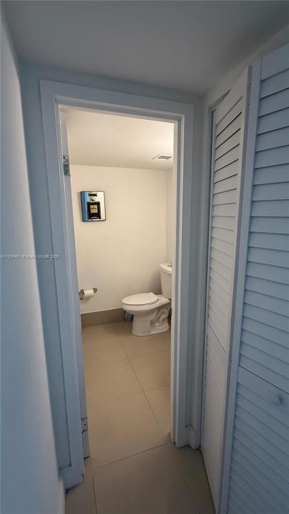 16546 NE 26th Ave 4I, North Miami Beach, Florida 33160, USA