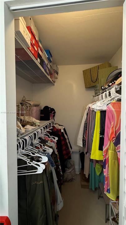 16546 NE 26th Ave 4I, North Miami Beach, Florida 33160, USA