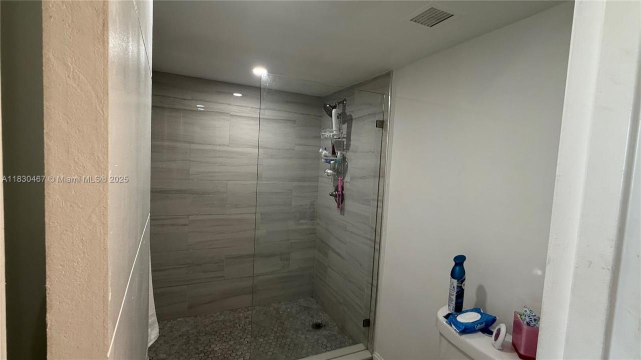 16546 NE 26th Ave 4I, North Miami Beach, Florida 33160, USA