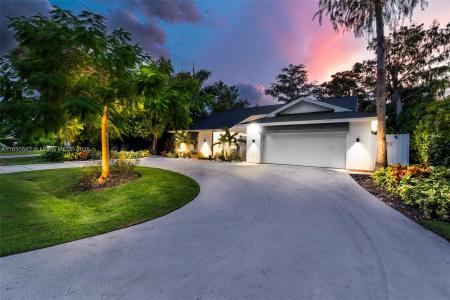 903 BLUEBIRD, Naples, Florida 34104, USA