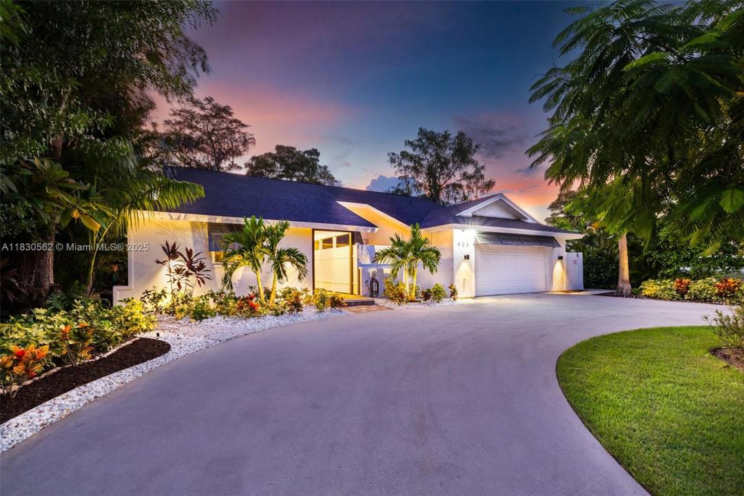 903 BLUEBIRD, Naples, Florida 34104, USA