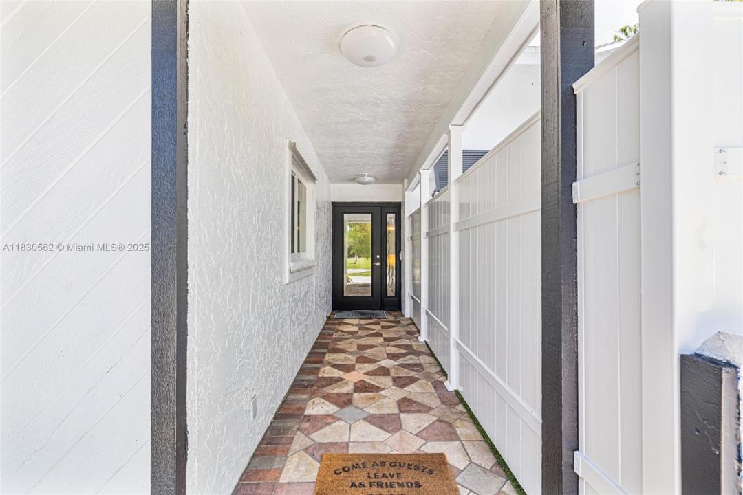 903 BLUEBIRD, Naples, Florida 34104, USA