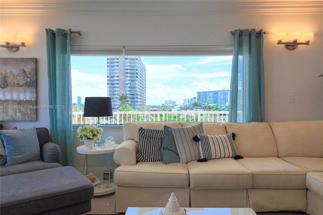 1950 S Ocean Dr 4E, Hallandale Beach, Florida 33009