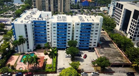 5050 NW 7th St 709, Miami, Florida 33126, USA