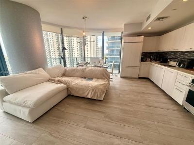 45 SW 9th St 1906, Miami, Florida 33130, USA