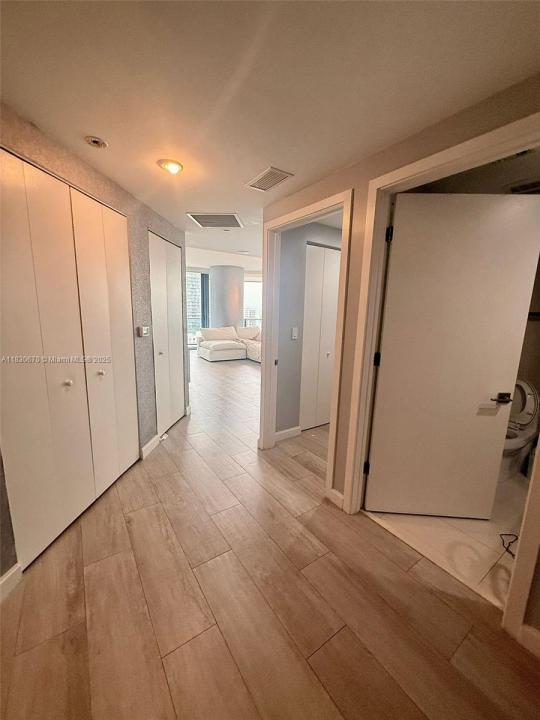 45 SW 9th St 1906, Miami, Florida 33130