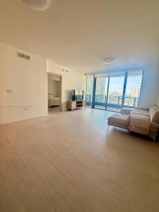 1000 Brickell Plz 2008, Miami, Florida 33131, USA