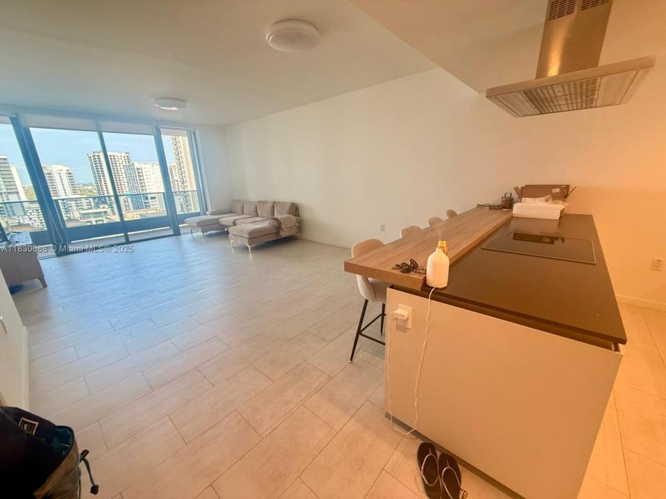 1000 Brickell Plz 2008, Miami, Florida 33131