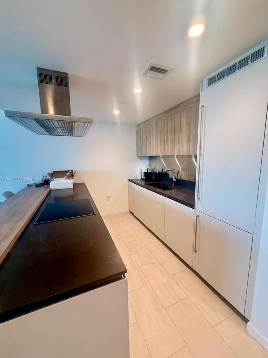 1000 Brickell Plz 2008, Miami, Florida 33131