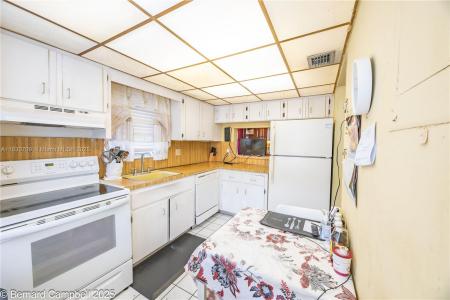 3531 Inverrary Dr 101, Lauderhill, Florida 33319, USA