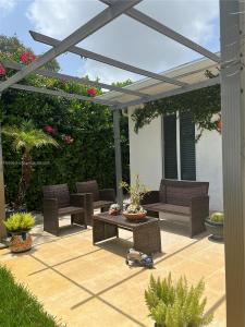 323 NW 105th St, Miami, Florida 33150, USA