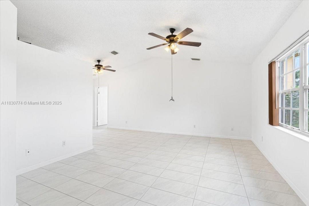 3749 SW Kasin St 0, Port St. Lucie, פלורידה 34953, ארצות הברית של אמריקה