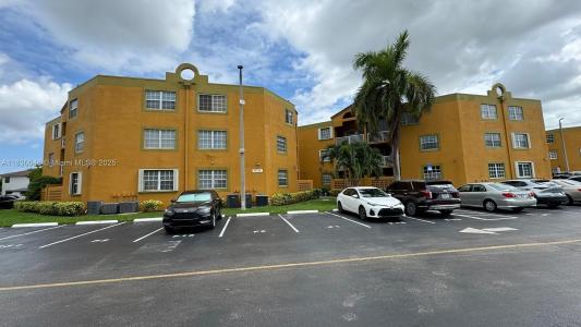 9731 Fontainebleau Blvd F209, Miami, Florida 33172, USA