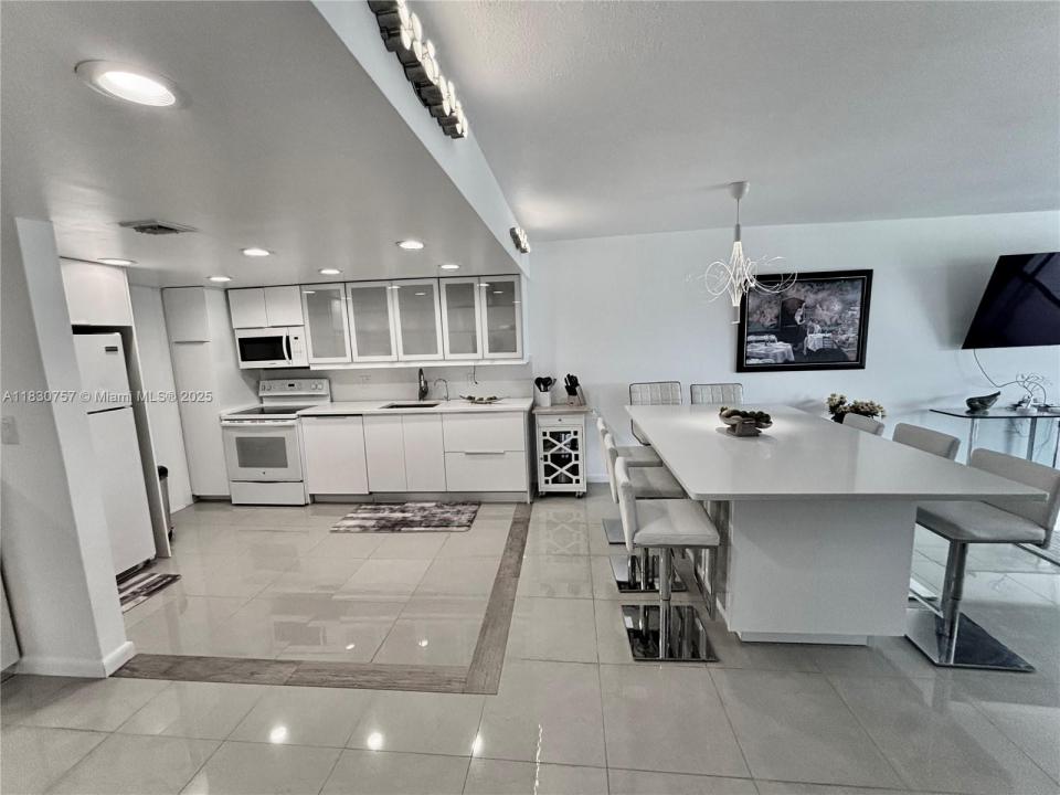 3051 S Palm Aire Dr 201, Pompano Beach, 佛羅里達州 33069, 美國