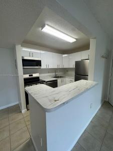 7180 NW 179th St 109, Hialeah, Florida 33015, USA