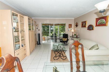 5003 NW 35th St 503, Lauderdale Lakes, Florida 33319