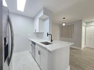 2831 N Oakland Forest Dr 108, Oakland Park, Florida 33309, USA