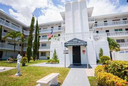11685 Canal Dr 303, North Miami, Florida 33181, USA