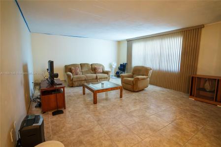 11685 Canal Dr 303, North Miami, Florida 33181, USA