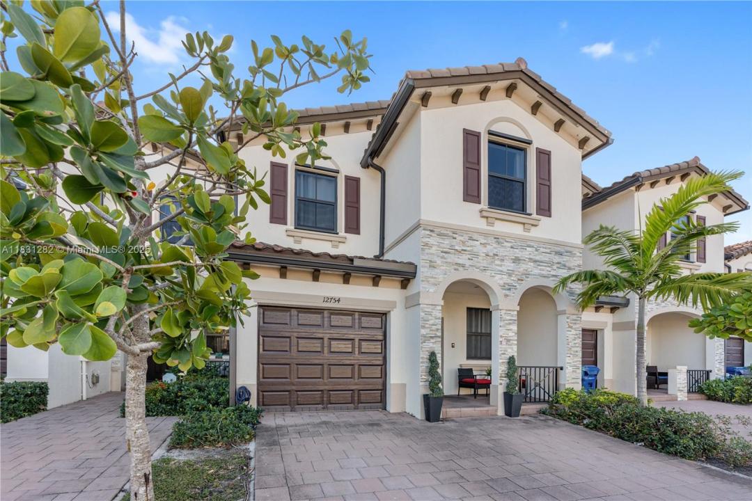 12754 SW 230th St ., Miami, Floryda 33170, USA