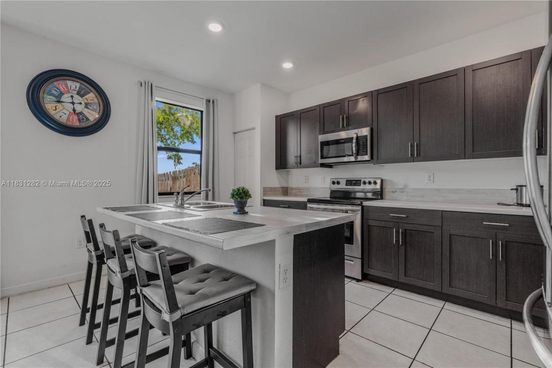 12754 SW 230th St ., Miami, Floryda 33170, USA
