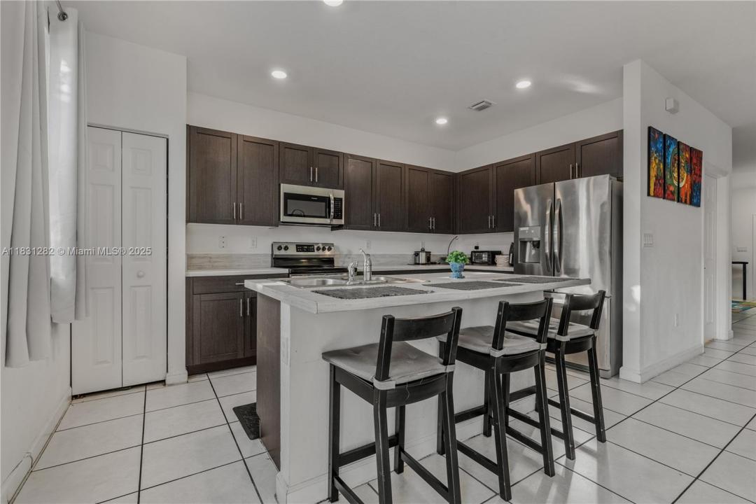 12754 SW 230th St ., Miami, Floryda 33170, USA