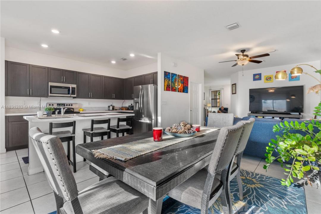 12754 SW 230th St ., Miami, Floryda 33170, USA
